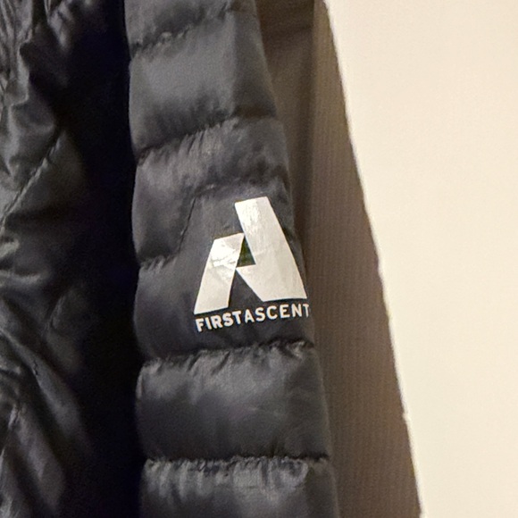 Eddie Bauer Men's First Ascent Black Puffer Jacket - Picture 4 of 8